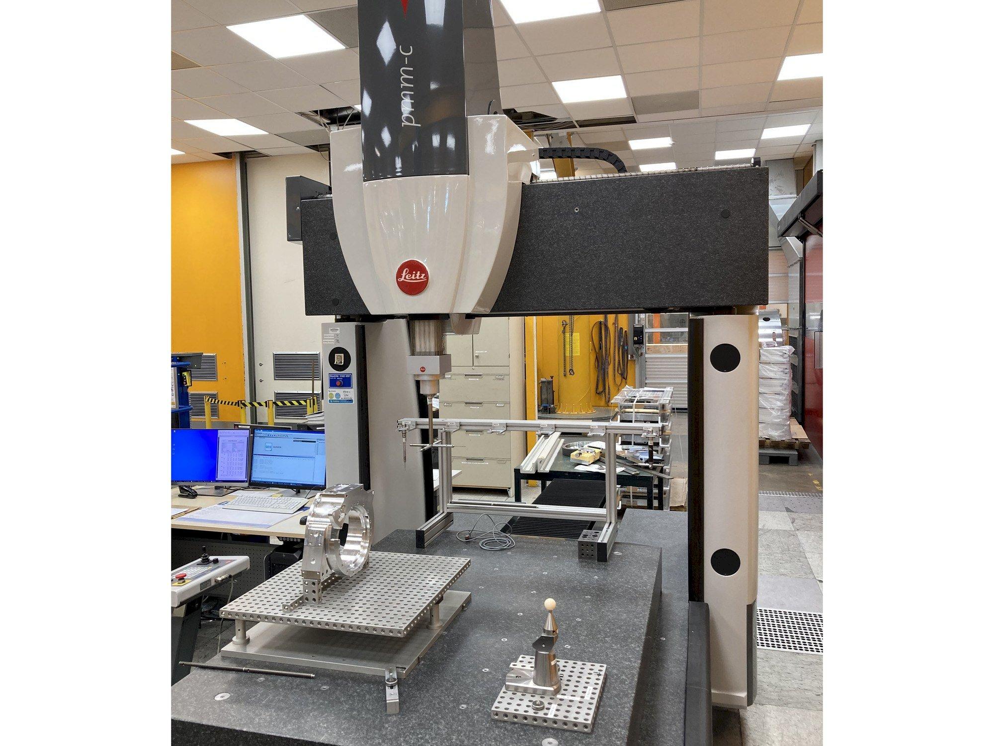 Prikaz  stroja Hexagon Leitz PMM-C  sprijeda