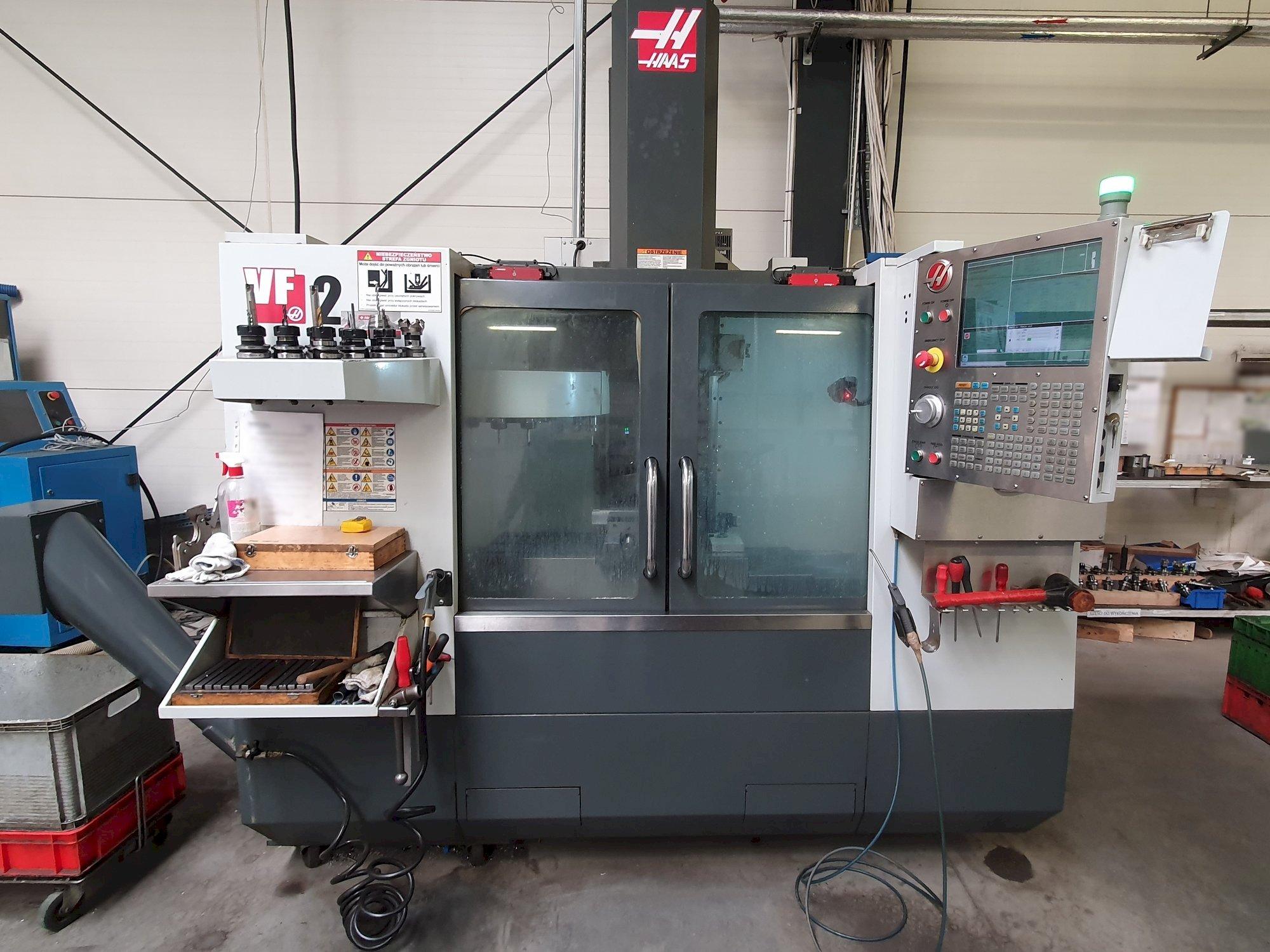 Prikaz  stroja HAAS VF-2  sprijeda