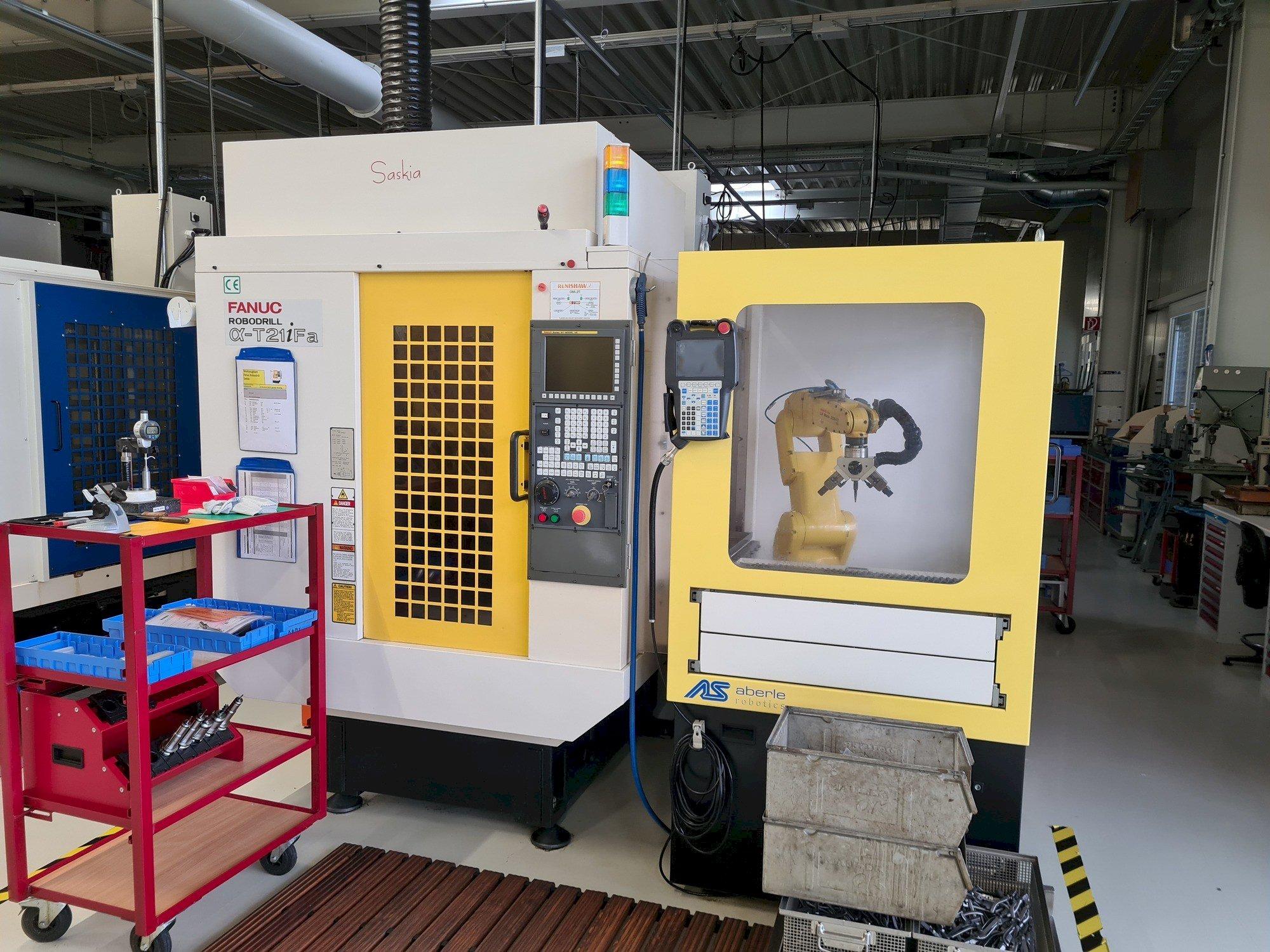 Prikaz  stroja FANUC Robodrill ALPHA T21iFA  sprijeda