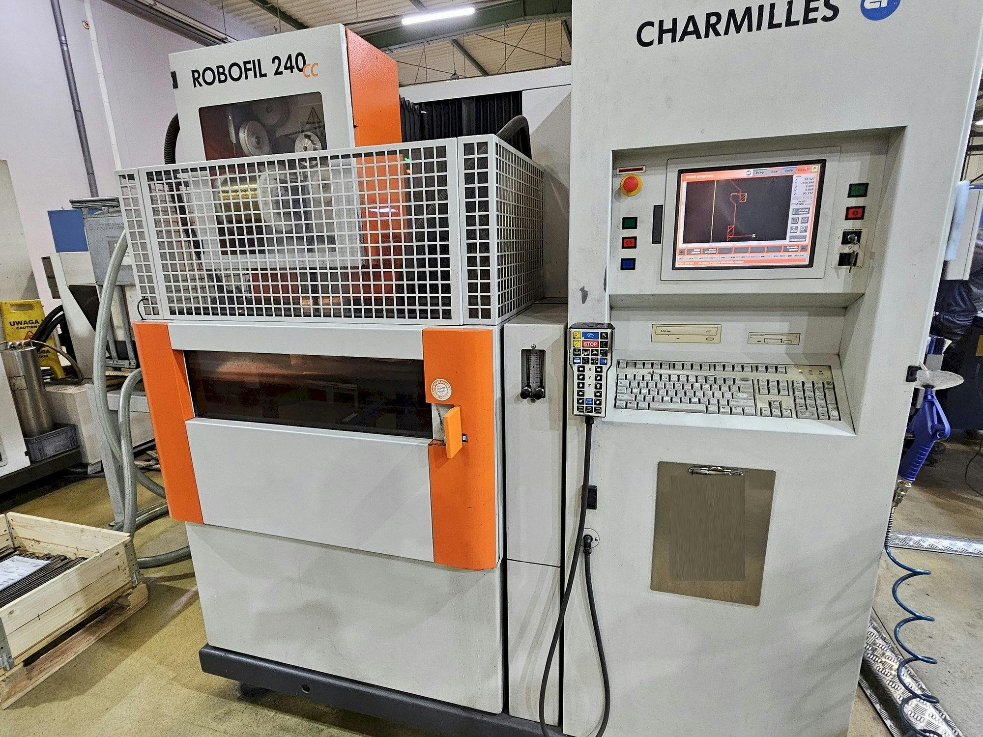 Prikaz  stroja CHARMILLES ROBOFIL 240 CC  sprijeda