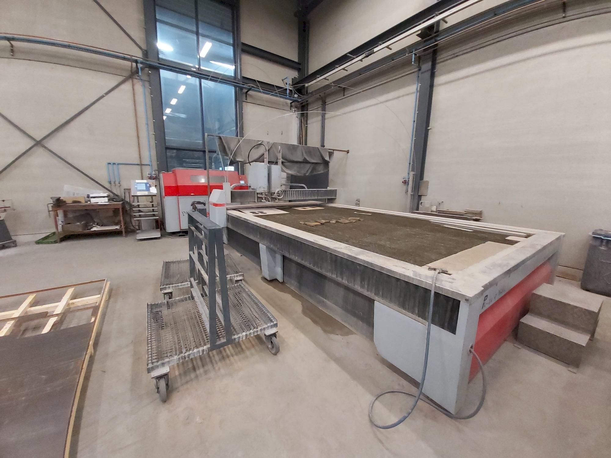 Prikaz  stroja Resato PJE-4-4000 waterjet  sprijeda