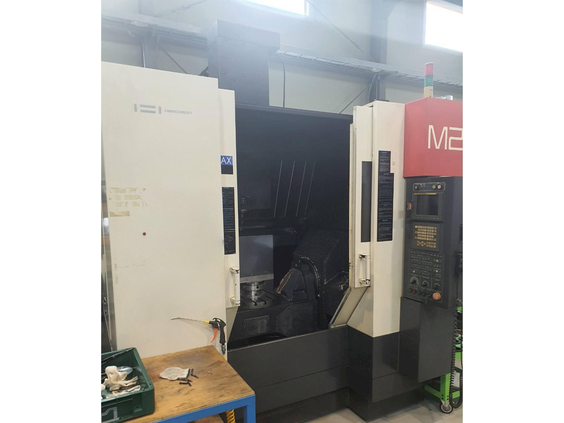 Prikaz  stroja HWACHEON M2  sprijeda