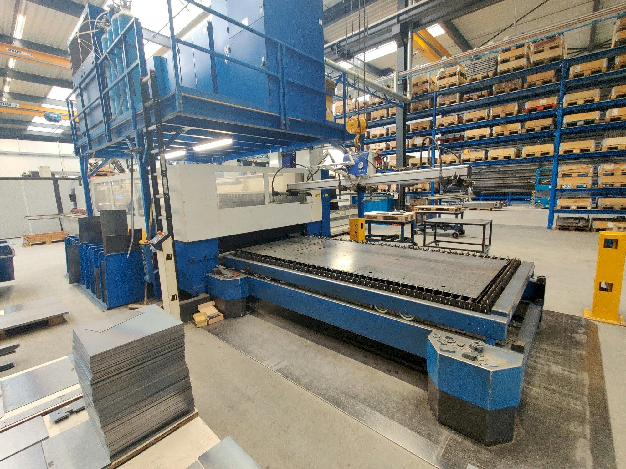 Prikaz lijeve strane  stroja Trumpf Trumatic L 3030