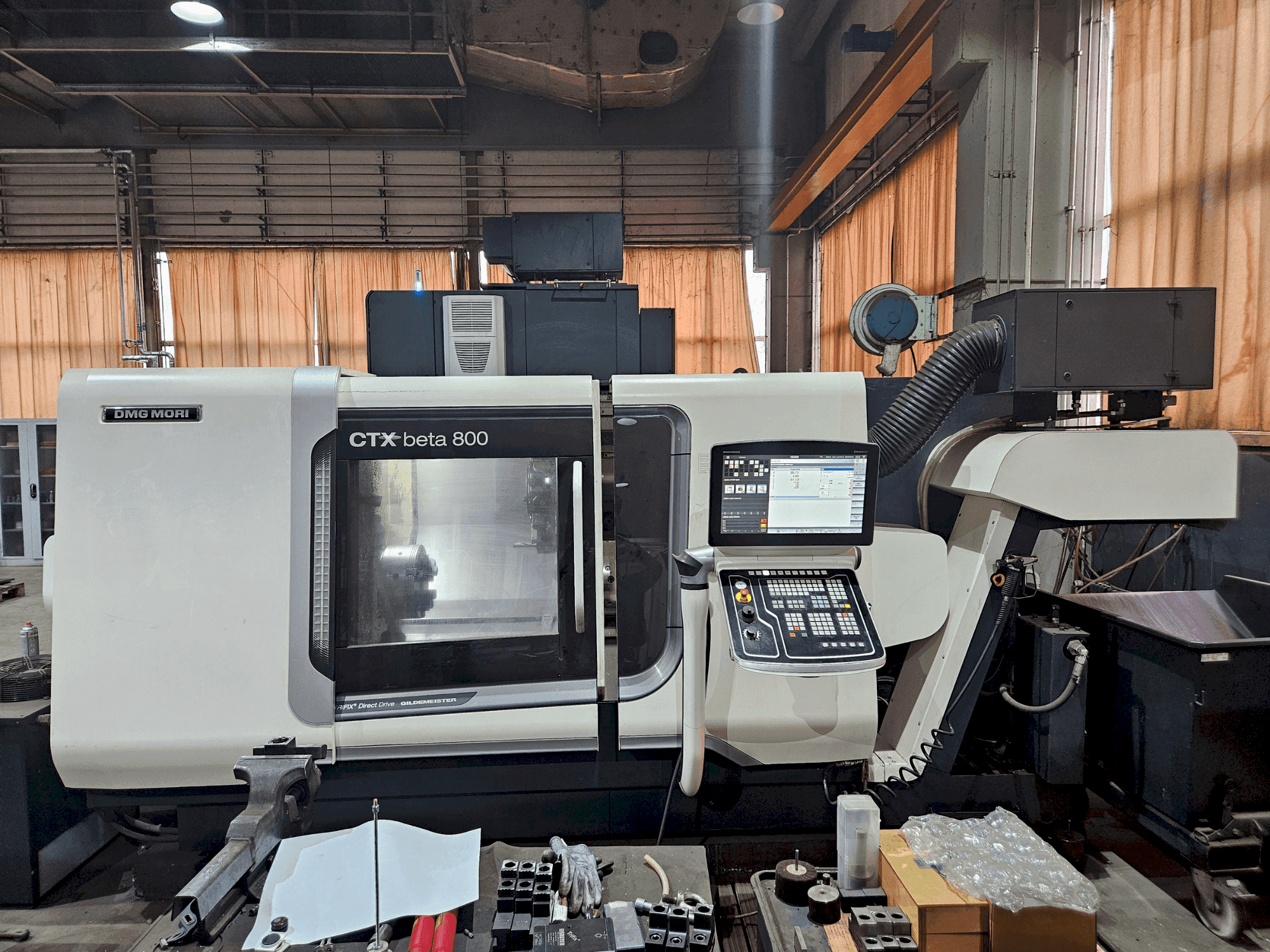 Prikaz  stroja DMG MORI CTX beta 800  sprijeda