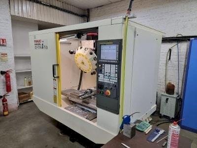 Prikaz desne strane  stroja FANUC ROBODRILL α-T14iFib