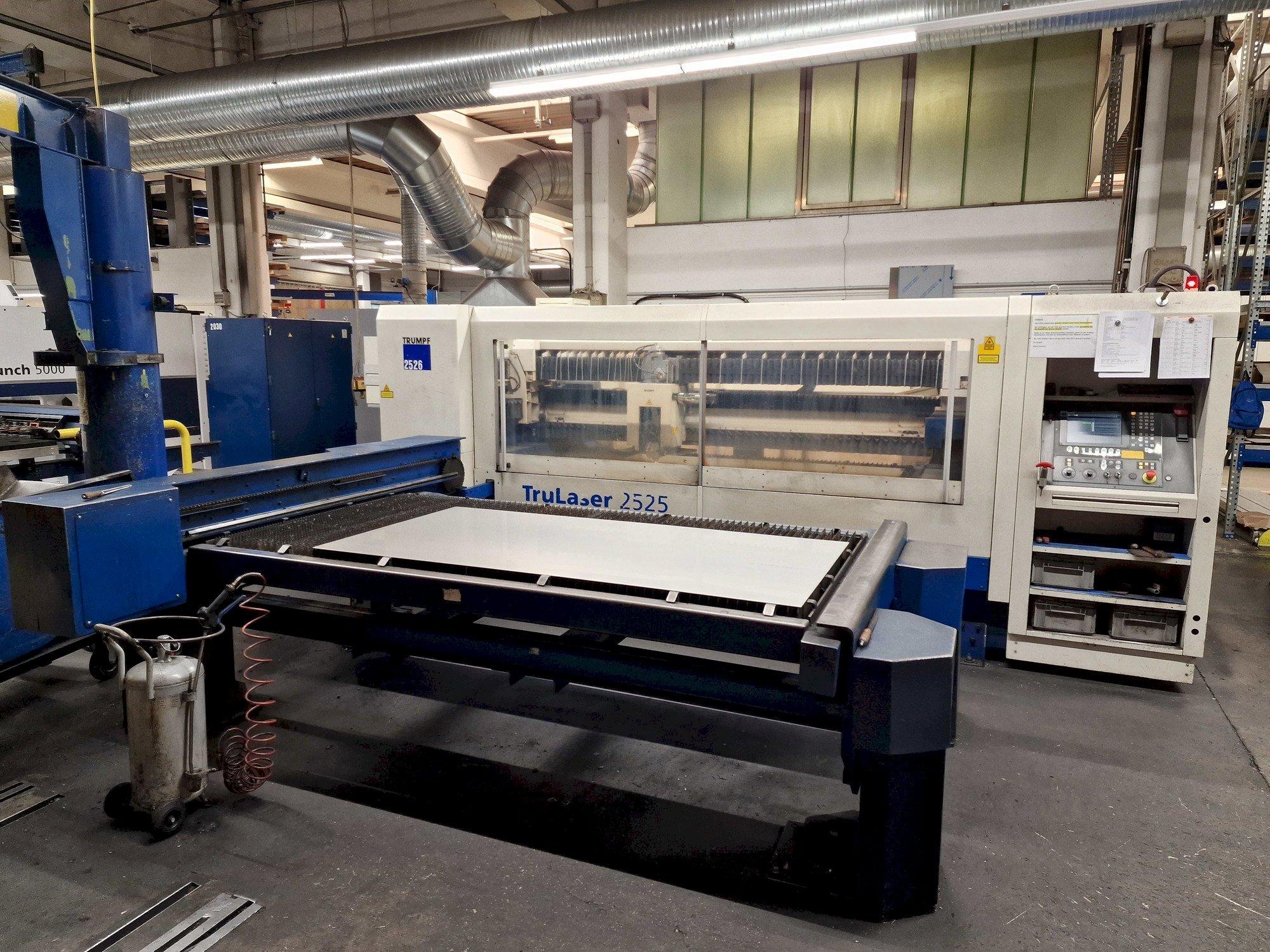 Prikaz  stroja Trumpf TruLaser 2525 4kW  sprijeda