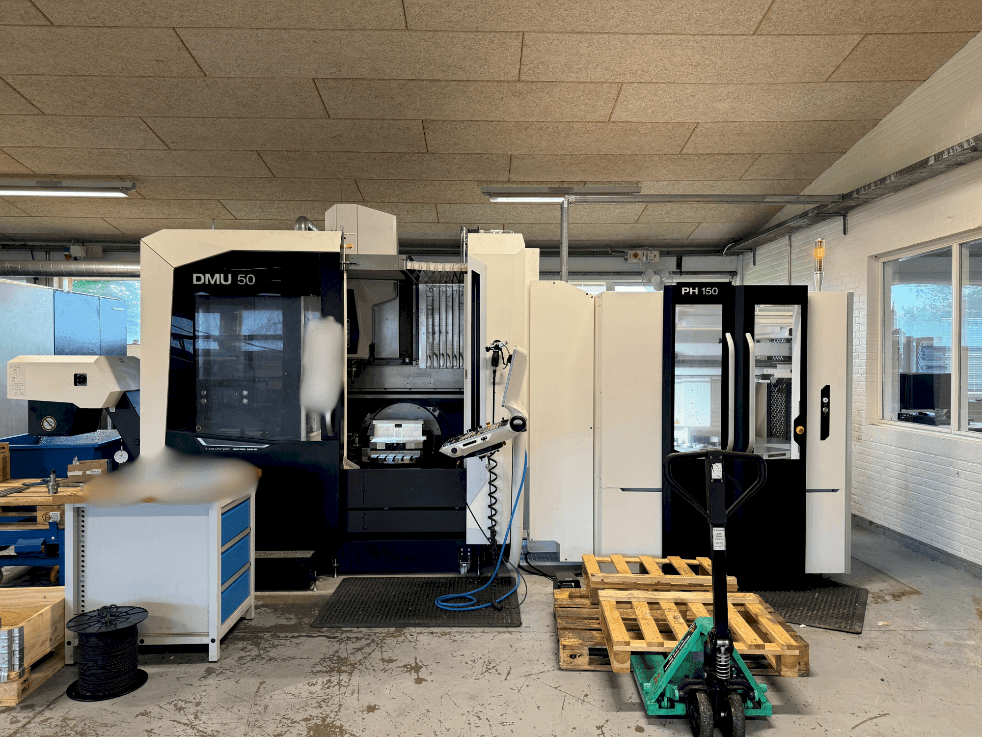 Prikaz  stroja DMG MORI DMU 50 + PH 150  sprijeda