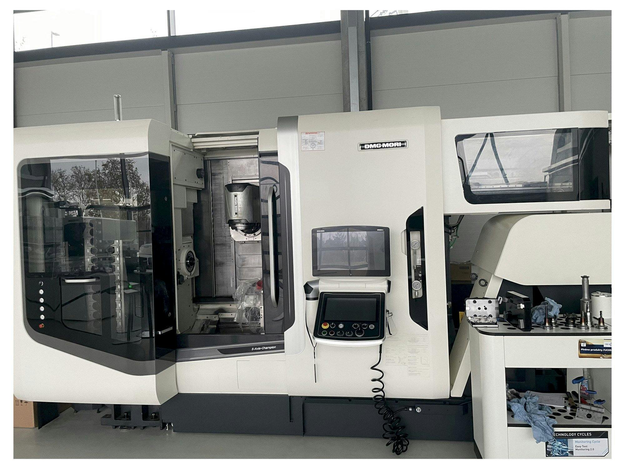 Prikaz  stroja DMG MORI NTX 1000  sprijeda