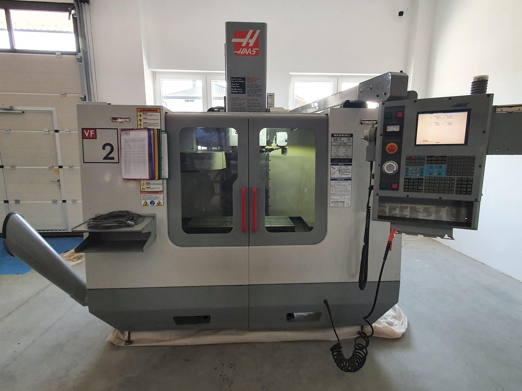 Prikaz  stroja HAAS VF-2BHE  sprijeda