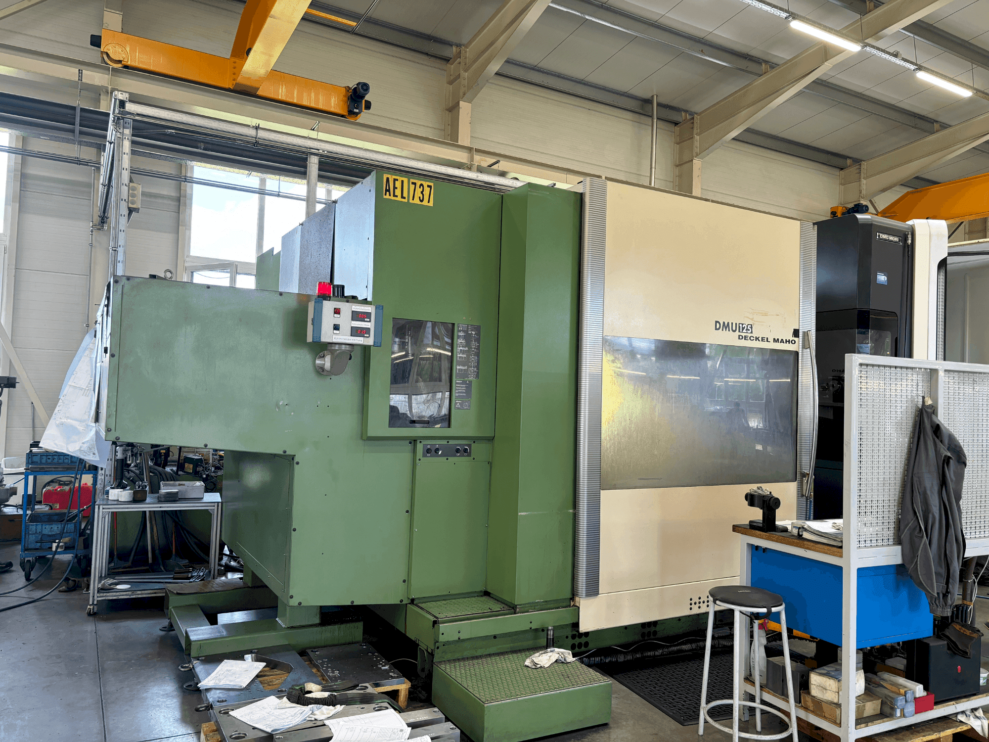 Prikaz  stroja DMG MORI DMU 125  sprijeda