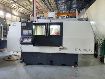 Prikaz  stroja e-tech EGA-3250CNC  sprijeda