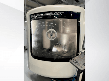 Prikaz  stroja DMG MORI DMU 80 Monoblock  sprijeda