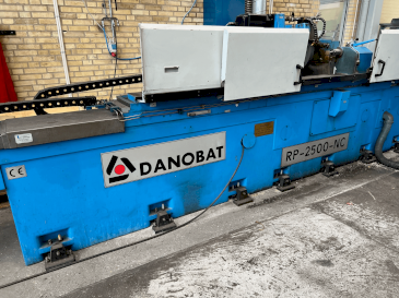 Prikaz  stroja DANOBAT RP-2500-NC  sprijeda