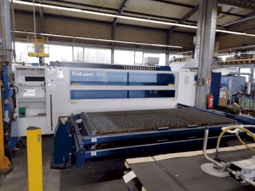 Prikaz  stroja TRUMPF TruLaser 1030  sprijeda