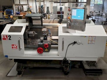 Prikaz  stroja HAAS TL-2 sprijeda