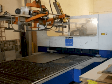 Prikaz  stroja Trumpf Trumatic L3030  sprijeda