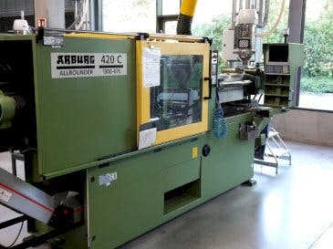 Prikaz  stroja Arburg Allrounder 420 C 1300 - 675  sprijeda