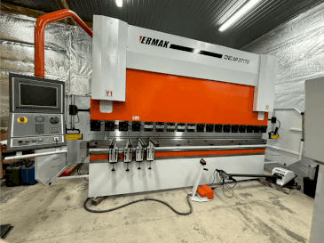 Prikaz  stroja ERMAKSAN CNC AP 3760X175  sprijeda