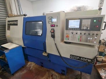 Prikaz  stroja Supertec G25P-500CNC  sprijeda