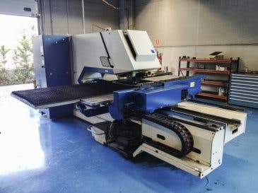 Prikaz stroja Trumpf Trumatic 2000 R slijeva