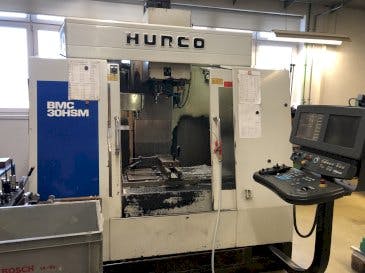 Prikaz  stroja Hurco BMC 30 HSM  sprijeda