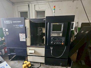 Prikaz  stroja HWACHEON HI-TECH 230B YMC  sprijeda