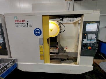 Prikaz  stroja FANUC Robodrill α-T21iEL  sprijeda