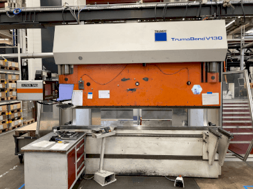 Prikaz  stroja TRUMPF TrumaBend V130  sprijeda