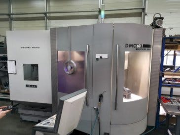 Prikaz  stroja DECKEL MAHO DMC 60T  sprijeda