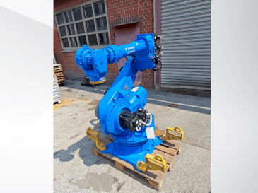 Prikaz  stroja Yaskawa Motoman ES165D  sprijeda