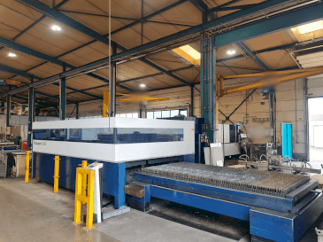 Prikaz  stroja TRUMPF L3030  sprijeda