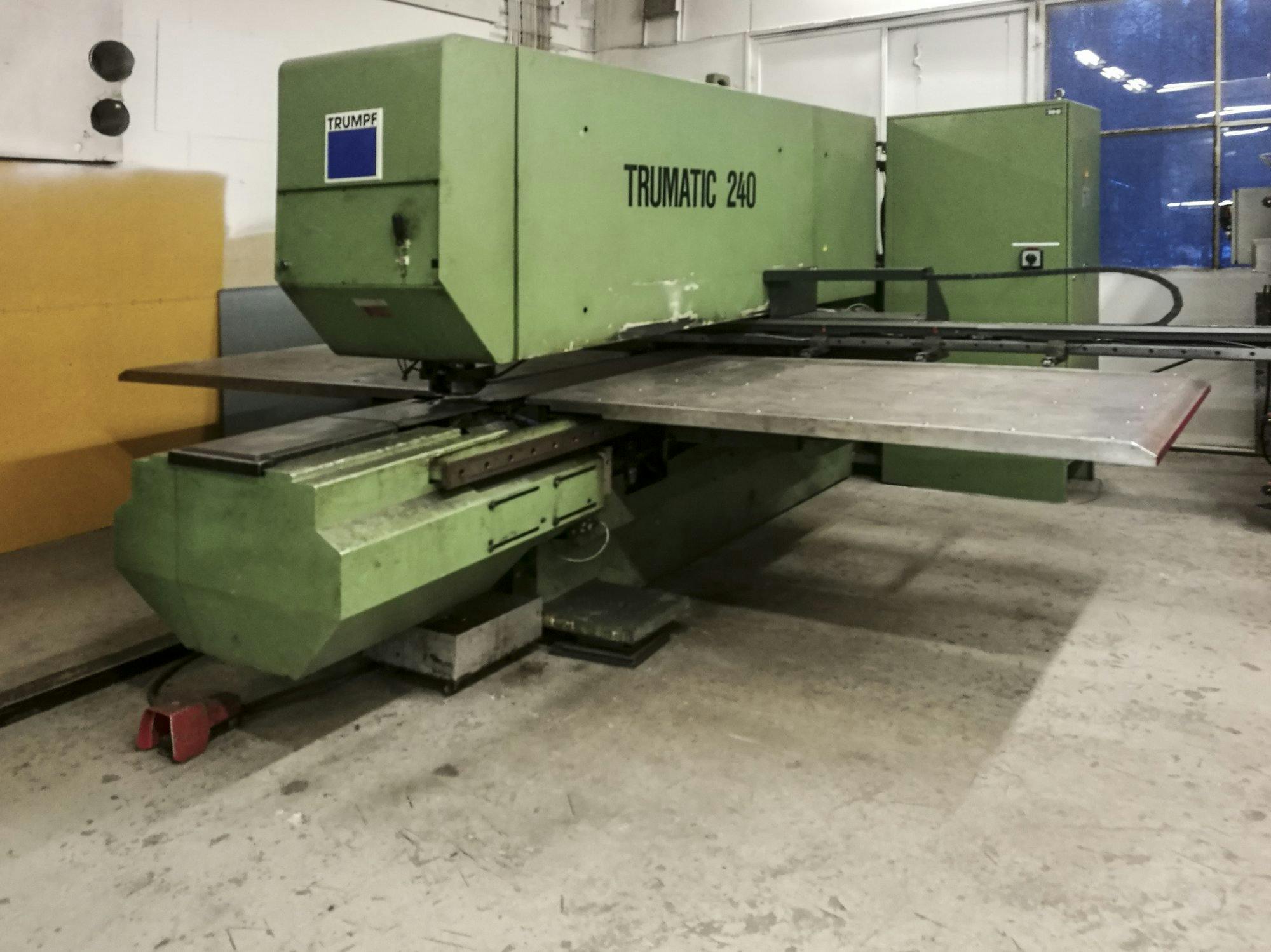 Prikaz stroja Trumpf Trumatic 240 slijeva