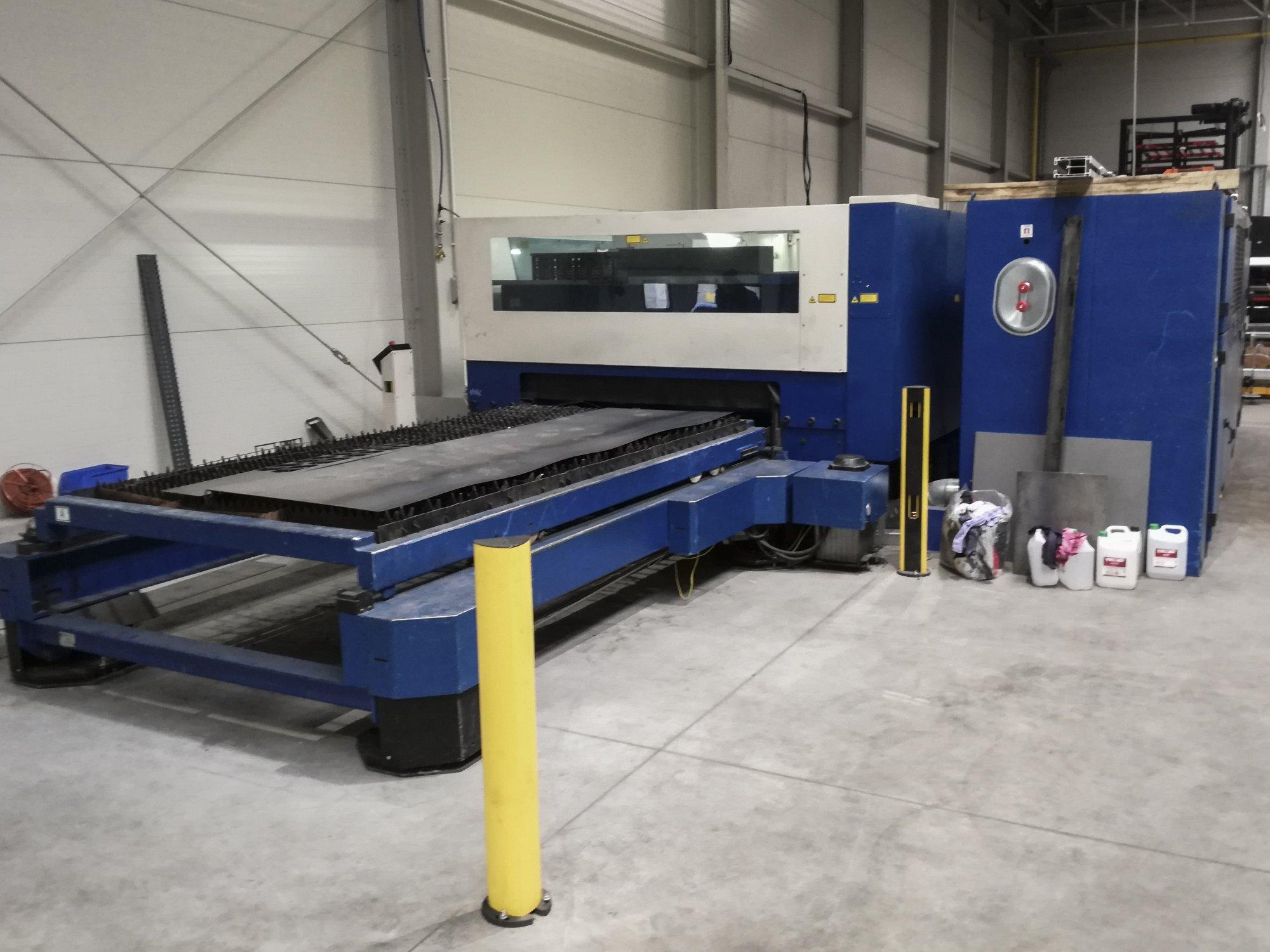 Prikaz  stroja Trumpf TruLaser 3530 zdesna