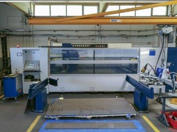 Prikaz  stroja Trumpf TruLaser 1030 (L22) sprijeda