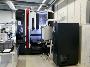 Prikaz  stroja DMG MORI LASERTEC 65 sprijeda