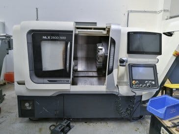 Prikaz  stroja DMG MORI NLX 2500/500 sprijeda